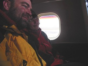 K. Mark a Nell v letadle.