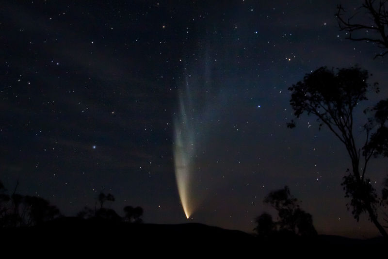http://astronomia.zcu.cz/planety/obr/komety/kometa_mcnaught.jpg http://astronomia.zcu.cz/planety/obr/komety/kometa_mcnaught.jpg